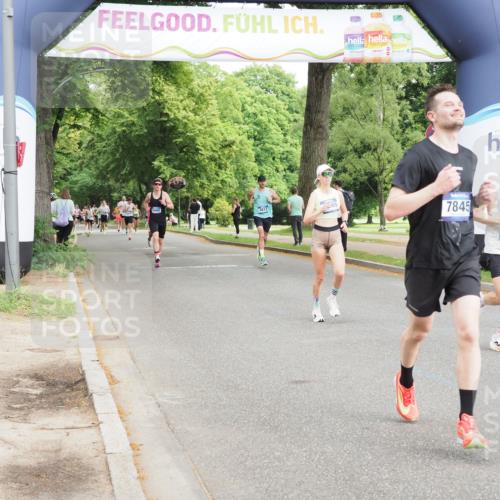 29.06.2025 - hella hamburg halbmarathon MichiJ http://msf.ph/oto/8199524 29.06.2025 10:21:19 Zwischen KM18-KM19 3955, 7845, 11877, 14450, 16065 meine-sportfotos.de