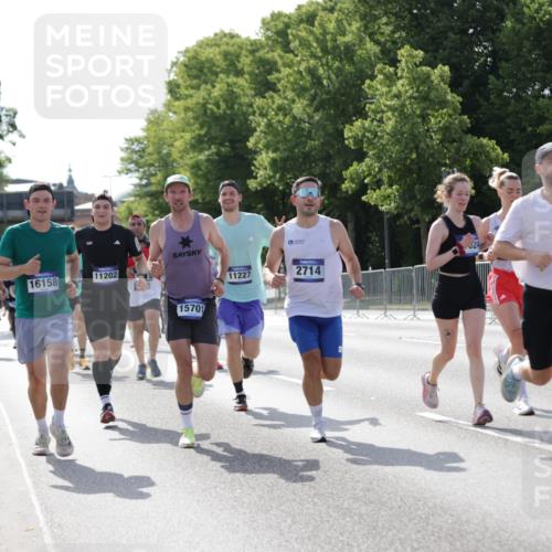 29.06.2025 - hella hamburg halbmarathon Jannik Wohlers http://msf.ph/oto/8199569 29.06.2025 09:47:39 Lombardsbrücke 1164, 1385, 1562, 1743, 2714, 3959, 4602, 5091, 5092, 5315, 6684, 6990, 8362, 9178, 9944, 10384, 10900, 11202, 11227, 11620, 11745, 12290, 12865, 13798, 13854, 14387, 14908, 14934, 14952, 15015, 15261, 15415, 15701, 15965, 16158, 17024, 17306, 18159, 18216, 18573, 18584, 18841 meine-sportfotos.de