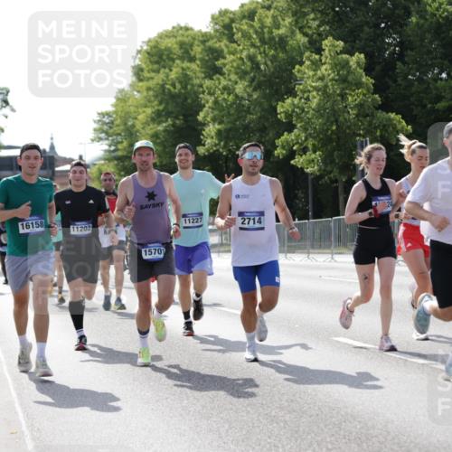 29.06.2025 - hella hamburg halbmarathon Jannik Wohlers http://msf.ph/oto/8199579 29.06.2025 09:47:39 Lombardsbrücke 1164, 1385, 1562, 1743, 2714, 3959, 4602, 5091, 5092, 5315, 6684, 6990, 8362, 9178, 9944, 10384, 10900, 11202, 11227, 11620, 11745, 12290, 12865, 13798, 13854, 14387, 14908, 14934, 14952, 15015, 15261, 15415, 15701, 15965, 16158, 17024, 17306, 18159, 18216, 18573, 18584, 18841 meine-sportfotos.de