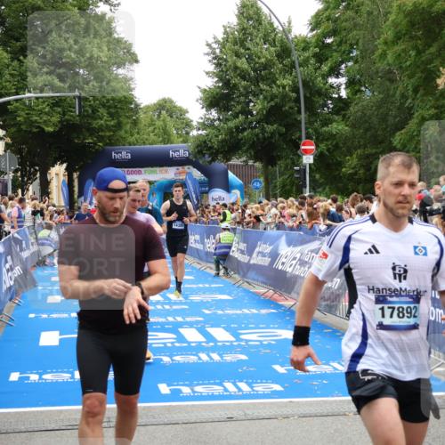 29.06.2025 - hella hamburg halbmarathon Zöllner http://msf.ph/oto/8199598 29.06.2025 10:46:59 Ziel 1139, 1689, 4091, 10122, 13728, 14385, 14449, 14594, 16081, 17172, 17892, 17979, 19105 meine-sportfotos.de