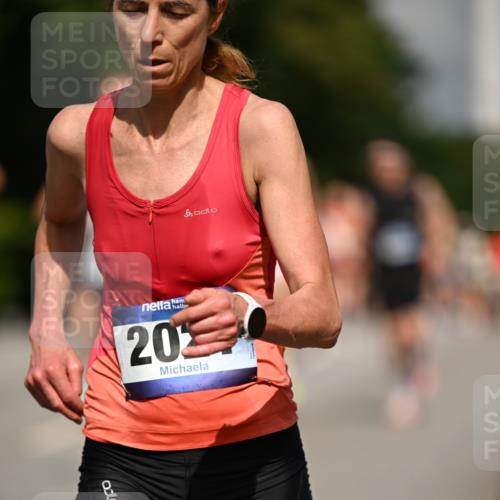 29.06.2025 - hella hamburg halbmarathon Dr. Thomas Lammeyer http://msf.ph/oto/8199617 29.06.2025 09:48:04 Kennedybrücke 2021, 2879, 3201, 3845, 4678, 5367, 6619, 8473, 8731, 10156, 10848 meine-sportfotos.de