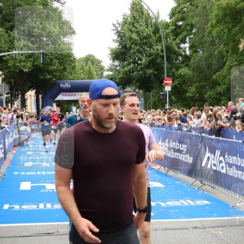 29.06.2025 - hella hamburg halbmarathon Zöllner http://msf.ph/oto/8199662 29.06.2025 10:47:01 Ziel 1139, 1689, 4091, 4377, 10122, 13728, 14385, 14415, 14449, 14594, 14783, 15825, 16081, 17979 meine-sportfotos.de