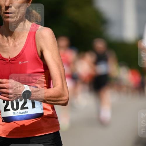 29.06.2025 - hella hamburg halbmarathon Dr. Thomas Lammeyer http://msf.ph/oto/8199670 29.06.2025 09:48:04 Kennedybrücke 2021, 2879, 3201, 3845, 4678, 5367, 6619, 8473, 8731, 10156, 10848 meine-sportfotos.de