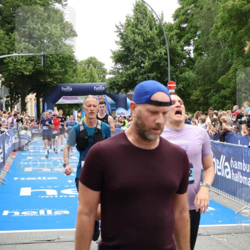 29.06.2025 - hella hamburg halbmarathon Zöllner http://msf.ph/oto/8199673 29.06.2025 10:47:01 Ziel 1139, 1689, 4091, 4377, 10122, 13728, 14385, 14415, 14449, 14594, 14783, 15825, 16081, 17979 meine-sportfotos.de