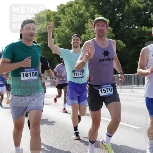 29.06.2025 - hella hamburg halbmarathon Jannik Wohlers http://msf.ph/oto/8199759 29.06.2025 09:47:40 Lombardsbrücke 1164, 1385, 1562, 1743, 2714, 3959, 4602, 5091, 5315, 6684, 6829, 6990, 8362, 9178, 9944, 10384, 10900, 11202, 11227, 11620, 11745, 12290, 12865, 13595, 13798, 13854, 14387, 14908, 14934, 14952, 15015, 15261, 15415, 15701, 15965, 16158, 17024, 17217, 17306, 18103, 18159, 18216, 18573, 18584, 18841 meine-sportfotos.de