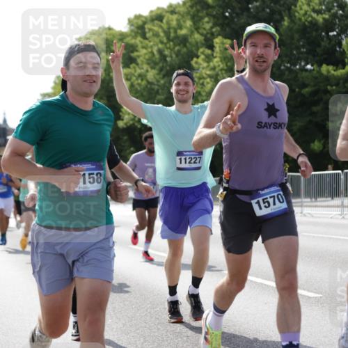 29.06.2025 - hella hamburg halbmarathon Jannik Wohlers http://msf.ph/oto/8199772 29.06.2025 09:47:40 Lombardsbrücke 1164, 1385, 1562, 1743, 2714, 3959, 4602, 5091, 5315, 6684, 6829, 6990, 8362, 9178, 9944, 10384, 10900, 11202, 11227, 11620, 11745, 12290, 12865, 13595, 13798, 13854, 14387, 14908, 14934, 14952, 15015, 15261, 15415, 15701, 15965, 16158, 17024, 17217, 17306, 18103, 18159, 18216, 18573, 18584, 18841 meine-sportfotos.de