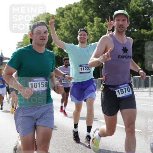 29.06.2025 - hella hamburg halbmarathon Jannik Wohlers http://msf.ph/oto/8199791 29.06.2025 09:47:40 Lombardsbrücke 1164, 1385, 1562, 1743, 2714, 3959, 4602, 5091, 5315, 6684, 6829, 6990, 8362, 9178, 9944, 10384, 10900, 11202, 11227, 11620, 11745, 12290, 12865, 13595, 13798, 13854, 14387, 14908, 14934, 14952, 15015, 15261, 15415, 15701, 15965, 16158, 17024, 17217, 17306, 18103, 18159, 18216, 18573, 18584, 18841 meine-sportfotos.de
