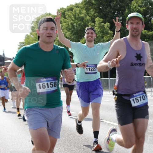 29.06.2025 - hella hamburg halbmarathon Jannik Wohlers http://msf.ph/oto/8199808 29.06.2025 09:47:40 Lombardsbrücke 1164, 1385, 1562, 1743, 2714, 3959, 4602, 5091, 5315, 6684, 6829, 6990, 8362, 9178, 9944, 10384, 10900, 11202, 11227, 11620, 11745, 12290, 12865, 13595, 13798, 13854, 14387, 14908, 14934, 14952, 15015, 15261, 15415, 15701, 15965, 16158, 17024, 17217, 17306, 18103, 18159, 18216, 18573, 18584, 18841 meine-sportfotos.de