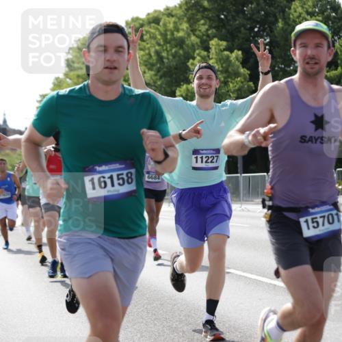 29.06.2025 - hella hamburg halbmarathon Jannik Wohlers http://msf.ph/oto/8199815 29.06.2025 09:47:41 Lombardsbrücke 1164, 1385, 1562, 1743, 2714, 3959, 4602, 4860, 5091, 5315, 6684, 6829, 6990, 8362, 9178, 9944, 10384, 10900, 11202, 11227, 11620, 11745, 12290, 12514, 12865, 13595, 13854, 14387, 14908, 14934, 14952, 15015, 15261, 15415, 15701, 15965, 16158, 17024, 17217, 17306, 18103, 18216, 18573, 18584, 18679, 18841 meine-sportfotos.de
