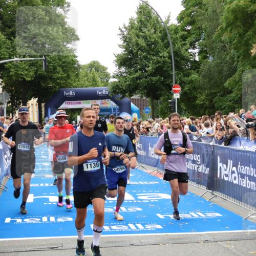 29.06.2025 - hella hamburg halbmarathon Zöllner http://msf.ph/oto/8199852 29.06.2025 10:47:05 Ziel 1139, 1460, 1689, 4377, 5472, 6700, 9794, 10122, 13728, 14415, 14449, 14594, 14783, 15825, 16081, 17979 meine-sportfotos.de