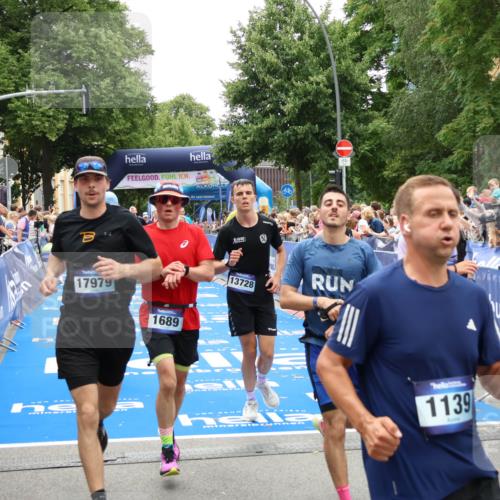 29.06.2025 - hella hamburg halbmarathon Zöllner http://msf.ph/oto/8199889 29.06.2025 10:47:06 Ziel 1460, 1689, 4377, 5472, 6700, 9794, 10122, 12579, 13728, 14415, 14449, 14594, 14783, 15825, 16081, 17979 meine-sportfotos.de