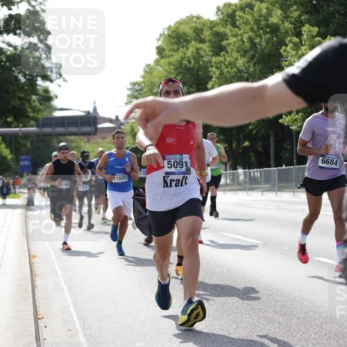 29.06.2025 - hella hamburg halbmarathon Jannik Wohlers http://msf.ph/oto/8199961 29.06.2025 09:47:42 Lombardsbrücke 1164, 1385, 1562, 1743, 2714, 3959, 4602, 4860, 5091, 5315, 6684, 6829, 6990, 8362, 9178, 9944, 10384, 10900, 11202, 11227, 11620, 11745, 12290, 12514, 12865, 13595, 13854, 14387, 14908, 14934, 15015, 15261, 15415, 15701, 16119, 16158, 17024, 17217, 17306, 18103, 18216, 18573, 18584, 18679, 18841 meine-sportfotos.de