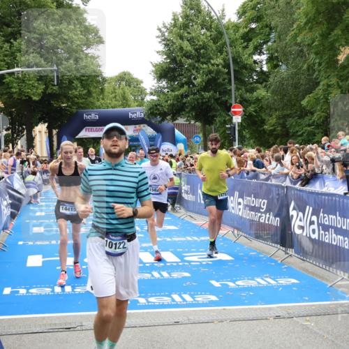 29.06.2025 - hella hamburg halbmarathon Zöllner http://msf.ph/oto/8199982 29.06.2025 10:47:08 Ziel 1460, 4093, 4377, 5472, 6700, 7908, 9794, 10122, 12579, 14415, 14783, 15684, 15825 meine-sportfotos.de