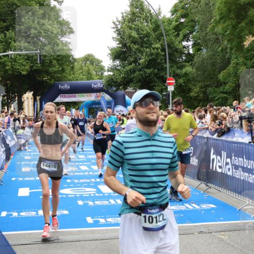 29.06.2025 - hella hamburg halbmarathon Zöllner http://msf.ph/oto/8200007 29.06.2025 10:47:08 Ziel 1460, 4093, 4377, 5472, 6700, 7908, 9794, 10122, 12579, 14415, 14783, 15684, 15825 meine-sportfotos.de