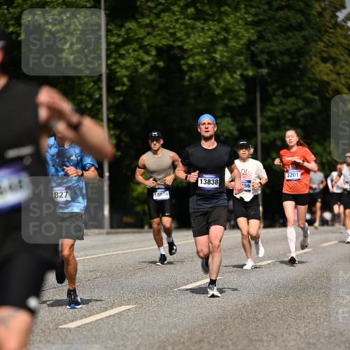 29.06.2025 - hella hamburg halbmarathon Dr. Thomas Lammeyer http://msf.ph/oto/8200031 29.06.2025 09:48:08 Kennedybrücke 2021, 3201, 3845, 5269, 5367, 6619, 8473, 8731, 10156, 10486, 10848 meine-sportfotos.de