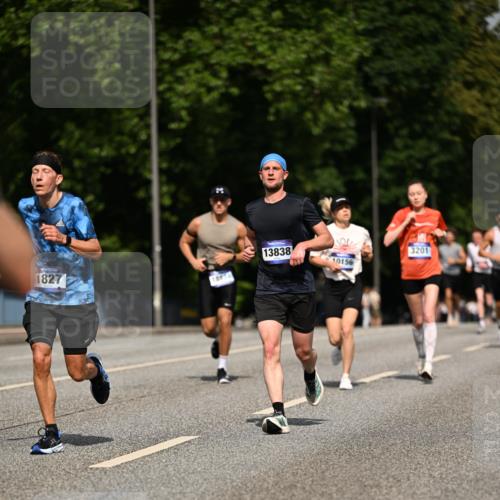 29.06.2025 - hella hamburg halbmarathon Dr. Thomas Lammeyer http://msf.ph/oto/8200045 29.06.2025 09:48:08 Kennedybrücke 2021, 3201, 3845, 5269, 5367, 6619, 8473, 8731, 10156, 10486, 10848 meine-sportfotos.de