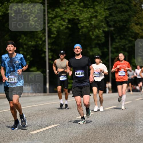 29.06.2025 - hella hamburg halbmarathon Dr. Thomas Lammeyer http://msf.ph/oto/8200048 29.06.2025 09:48:08 Kennedybrücke 2021, 3201, 3845, 5269, 5367, 6619, 8473, 8731, 10156, 10486, 10848 meine-sportfotos.de