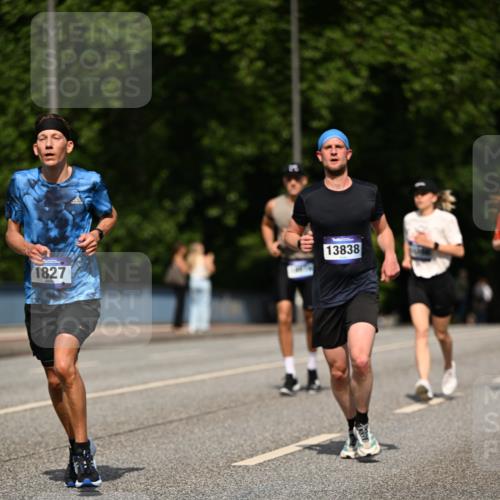 29.06.2025 - hella hamburg halbmarathon Dr. Thomas Lammeyer http://msf.ph/oto/8200123 29.06.2025 09:48:09 Kennedybrücke 2021, 3201, 3845, 5269, 5367, 6619, 8473, 8731, 10156, 10486, 10848 meine-sportfotos.de