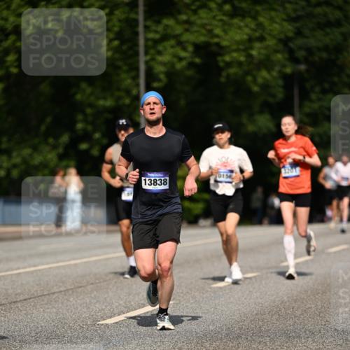 29.06.2025 - hella hamburg halbmarathon Dr. Thomas Lammeyer http://msf.ph/oto/8200140 29.06.2025 09:48:09 Kennedybrücke 2021, 3201, 3845, 5269, 5367, 6619, 8473, 8731, 10156, 10486, 10848 meine-sportfotos.de