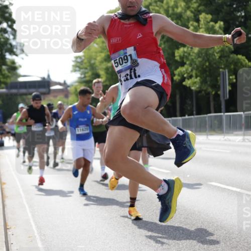 29.06.2025 - hella hamburg halbmarathon Jannik Wohlers http://msf.ph/oto/8200180 29.06.2025 09:47:42 Lombardsbrücke 1164, 1385, 1562, 1743, 2714, 3959, 4602, 4860, 5091, 5315, 6684, 6829, 6990, 8362, 9178, 9944, 10384, 10900, 11202, 11227, 11620, 11745, 12290, 12514, 12865, 13595, 13854, 14387, 14908, 14934, 15015, 15261, 15415, 15701, 16119, 16158, 17024, 17217, 17306, 18103, 18216, 18573, 18584, 18679, 18841 meine-sportfotos.de