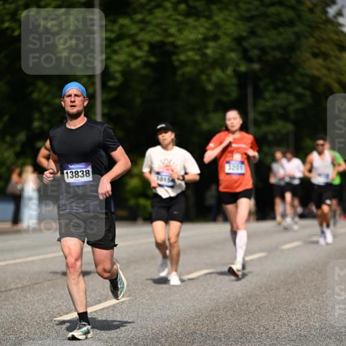 29.06.2025 - hella hamburg halbmarathon Dr. Thomas Lammeyer http://msf.ph/oto/8200198 29.06.2025 09:48:10 Kennedybrücke 2021, 3201, 5269, 5367, 6619, 8473, 8731, 10156, 10486, 10848, 11169 meine-sportfotos.de