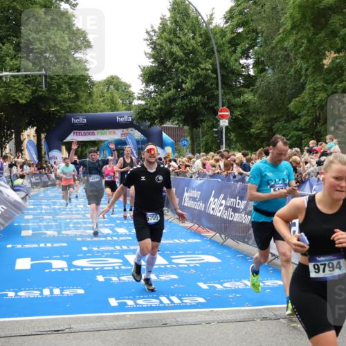 29.06.2025 - hella hamburg halbmarathon Zöllner http://msf.ph/oto/8200226 29.06.2025 10:47:12 Ziel 1460, 2623, 4093, 5472, 6373, 6700, 6716, 7480, 7908, 12579, 13007, 15684, 17718, 17915 meine-sportfotos.de