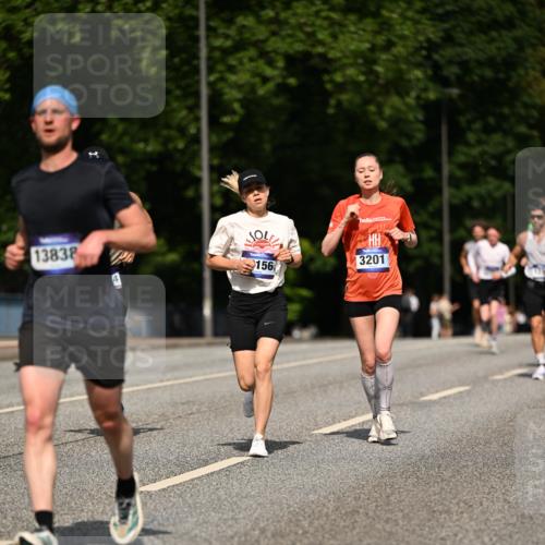 29.06.2025 - hella hamburg halbmarathon Dr. Thomas Lammeyer http://msf.ph/oto/8200272 29.06.2025 09:48:10 Kennedybrücke 2021, 3201, 5269, 5367, 6619, 8473, 8731, 10156, 10486, 10848, 11169 meine-sportfotos.de