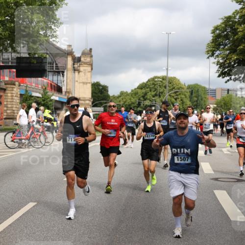 29.06.2025 - hella hamburg halbmarathon Yannick Fuchs http://msf.ph/oto/8200353 29.06.2025 10:44:41 20KM 1119, 1399, 1461, 1466, 1507, 1630, 1750, 1817, 2207, 3654, 4127, 4346, 5115, 6027, 6662, 6712, 6795, 7052, 7176, 7397, 7583, 7930, 7932, 8117, 8572, 8657, 8704, 8819, 9057, 10371, 11356, 11455, 11607, 12624, 13008, 13609, 13687, 13701, 13875, 14034, 14257, 14626, 15362, 15395, 15803, 15950, 16716, 16806, 17179, 17221, 17247, 17384, 18066, 18370, 18394, 18489, 18657, 18658, 18811 meine-sportfotos.de