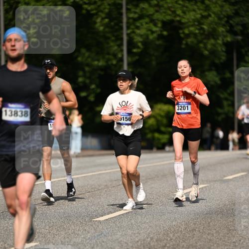 29.06.2025 - hella hamburg halbmarathon Dr. Thomas Lammeyer http://msf.ph/oto/8200372 29.06.2025 09:48:11 Kennedybrücke 1758, 2021, 3201, 5269, 5367, 6619, 8473, 8731, 10156, 10486, 10848, 11169 meine-sportfotos.de