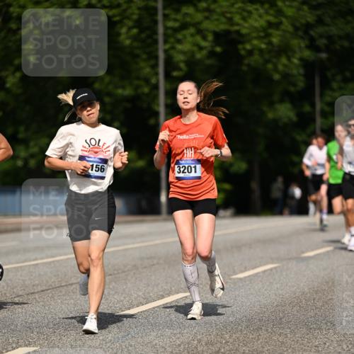 29.06.2025 - hella hamburg halbmarathon Dr. Thomas Lammeyer http://msf.ph/oto/8200468 29.06.2025 09:48:11 Kennedybrücke 1758, 2021, 3201, 5269, 5367, 6619, 8473, 8731, 10156, 10486, 10848, 11169 meine-sportfotos.de