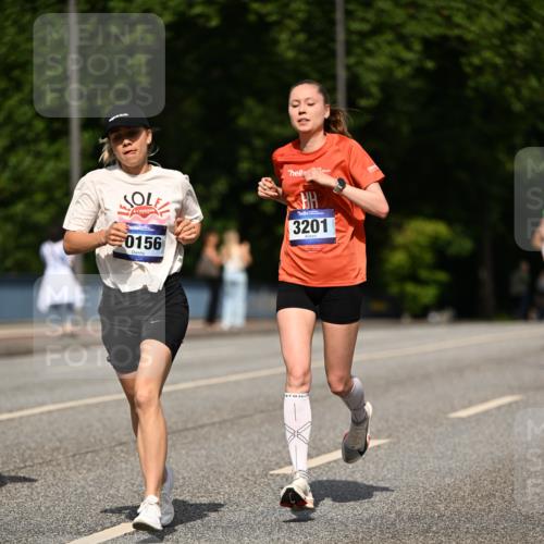 29.06.2025 - hella hamburg halbmarathon Dr. Thomas Lammeyer http://msf.ph/oto/8200499 29.06.2025 09:48:12 Kennedybrücke 1758, 2021, 3201, 5269, 5367, 6619, 8473, 8731, 10156, 10486, 10848, 11169 meine-sportfotos.de