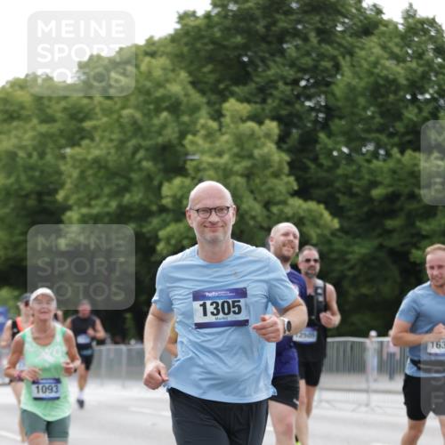 29.06.2025 - hella hamburg halbmarathon Jannik Wohlers http://msf.ph/oto/8200535 29.06.2025 10:25:19 Lombardsbrücke 1093, 1305, 1479, 1481, 3343, 3765, 4378, 4797, 5028, 6663, 8881, 9811, 10104, 10845, 11596, 11699, 12074, 12505, 13653, 14223, 14936, 15283, 16289, 16354, 16381, 16927 meine-sportfotos.de