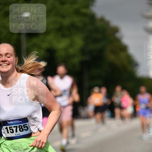 29.06.2025 - hella hamburg halbmarathon Dr. Thomas Lammeyer http://msf.ph/oto/8200549 29.06.2025 10:11:40 Kennedybrücke 1893, 1993, 2136, 3929, 4262, 5242, 5845, 5899, 5926, 6196, 6517, 6518, 6707, 6713, 6715, 6833, 7503, 7760, 8585, 9967, 10283, 10700 meine-sportfotos.de