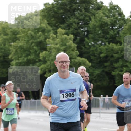 29.06.2025 - hella hamburg halbmarathon Jannik Wohlers http://msf.ph/oto/8200561 29.06.2025 10:25:19 Lombardsbrücke 1093, 1305, 1479, 1481, 3343, 3765, 4378, 4797, 5028, 6663, 8881, 9811, 10104, 10845, 11596, 11699, 12074, 12505, 13653, 14223, 14936, 15283, 16289, 16354, 16381, 16927 meine-sportfotos.de