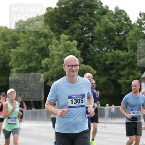 29.06.2025 - hella hamburg halbmarathon Jannik Wohlers http://msf.ph/oto/8200569 29.06.2025 10:25:20 Lombardsbrücke 1093, 1305, 1479, 1481, 3343, 3765, 4378, 4797, 5028, 6663, 8881, 9811, 10104, 11596, 11699, 12074, 12505, 12838, 13653, 14223, 14936, 15283, 16289, 16354, 16381, 16927 meine-sportfotos.de