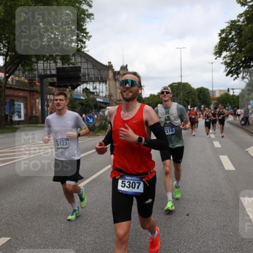 29.06.2025 - hella hamburg halbmarathon Yannick Fuchs http://msf.ph/oto/8200652 29.06.2025 10:31:58 20KM 1290, 2196, 2767, 4860, 4865, 5003, 5042, 5307, 5923, 6047, 6123, 6458, 7310, 8362, 9178, 9914, 10190, 10451, 10738, 12739, 13141, 13372, 13854, 14387, 14459, 14691, 14934, 15178, 15261, 15410, 15939, 16523, 16992, 17125, 17137, 17658, 18159, 18216, 18357, 18384, 18986 meine-sportfotos.de