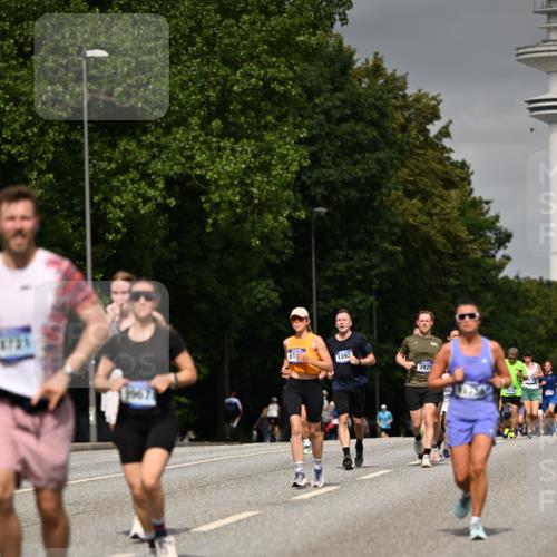 29.06.2025 - hella hamburg halbmarathon Dr. Thomas Lammeyer http://msf.ph/oto/8200705 29.06.2025 10:11:41 Kennedybrücke 1893, 1993, 2136, 3929, 4262, 5242, 5899, 5926, 6196, 6517, 6518, 6707, 6713, 6715, 6833, 7503, 7760, 8585, 9967, 10283, 10700 meine-sportfotos.de