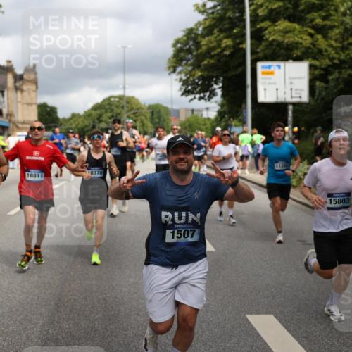 29.06.2025 - hella hamburg halbmarathon Yannick Fuchs http://msf.ph/oto/8200712 29.06.2025 10:44:42 20KM 1119, 1399, 1461, 1466, 1507, 1630, 1750, 1817, 2207, 3654, 4127, 4346, 5115, 6027, 6662, 6712, 6795, 7052, 7176, 7397, 7583, 7930, 7932, 8117, 8572, 8657, 8704, 8819, 9057, 10371, 11356, 11455, 11607, 12624, 13008, 13609, 13687, 13701, 13875, 14034, 14257, 14626, 15362, 15395, 15803, 15950, 16716, 16806, 17179, 17221, 17247, 17384, 18006, 18066, 18370, 18394, 18489, 18657, 18658, 18811 meine-sportfotos.de
