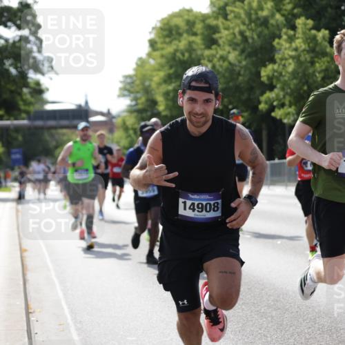 29.06.2025 - hella hamburg halbmarathon Jannik Wohlers http://msf.ph/oto/8200828 29.06.2025 09:47:44 Lombardsbrücke 1385, 1562, 1743, 2714, 2767, 3959, 4602, 4860, 5091, 5315, 6684, 6829, 6990, 8362, 8933, 9178, 10384, 10900, 11202, 11227, 11620, 11745, 11929, 12290, 12514, 12865, 13595, 13854, 14387, 14875, 14908, 14934, 15015, 15261, 15415, 15701, 16119, 16158, 17024, 17217, 18103, 18573, 18584, 18679, 18841 meine-sportfotos.de
