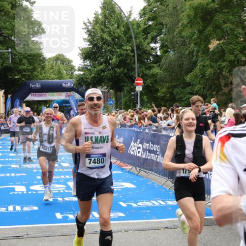 29.06.2025 - hella hamburg halbmarathon Zöllner http://msf.ph/oto/8200835 29.06.2025 10:47:21 Ziel 2864, 5024, 6134, 6168, 6203, 6716, 7480, 10208, 10211, 11518, 13672, 13782, 14722, 15611, 16089, 16286, 17915, 18856 meine-sportfotos.de