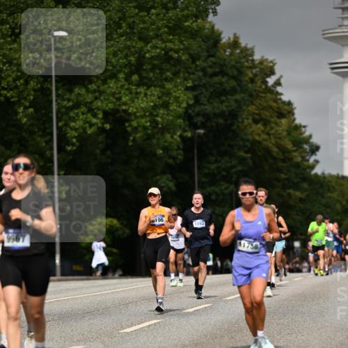 29.06.2025 - hella hamburg halbmarathon Dr. Thomas Lammeyer http://msf.ph/oto/8200854 29.06.2025 10:11:43 Kennedybrücke 1173, 1893, 1993, 2136, 3929, 4262, 5242, 5899, 5926, 6196, 6517, 6518, 6707, 6713, 6715, 6833, 7476, 7503, 7760, 8585, 9967, 10283, 10700 meine-sportfotos.de