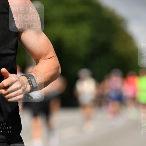 29.06.2025 - hella hamburg halbmarathon Dr. Thomas Lammeyer http://msf.ph/oto/8200861 29.06.2025 09:48:16 Kennedybrücke 1758, 2746, 3201, 5070, 5269, 5367, 6619, 6781, 8473, 10156, 10171, 10486, 10848, 11169 meine-sportfotos.de