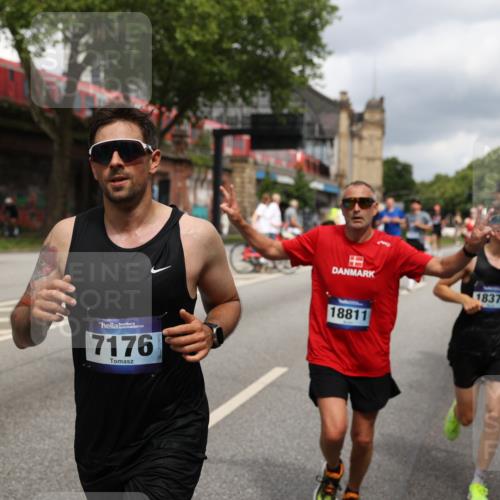 29.06.2025 - hella hamburg halbmarathon Yannick Fuchs http://msf.ph/oto/8200866 29.06.2025 10:44:43 20KM 1119, 1399, 1461, 1466, 1507, 1630, 1750, 1817, 2207, 3654, 4077, 4127, 4346, 5115, 6027, 6662, 6712, 6795, 7052, 7176, 7397, 7583, 7930, 7932, 8117, 8572, 8704, 8819, 9057, 10371, 11356, 11455, 11607, 12624, 13008, 13609, 13687, 13701, 13875, 14034, 14257, 14626, 15362, 15395, 15803, 15950, 16716, 16806, 17179, 17221, 17247, 17384, 18006, 18066, 18370, 18394, 18489, 18657, 18658, 18811 meine-sportfotos.de
