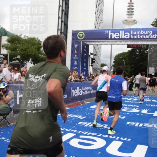 29.06.2025 - hella hamburg halbmarathon Michael Strokosch http://msf.ph/oto/8200867 29.06.2025 10:43:16 Ziel 1675, 7026, 7093, 7451, 10251, 11177, 12153, 15255, 15706, 16314, 18304 meine-sportfotos.de