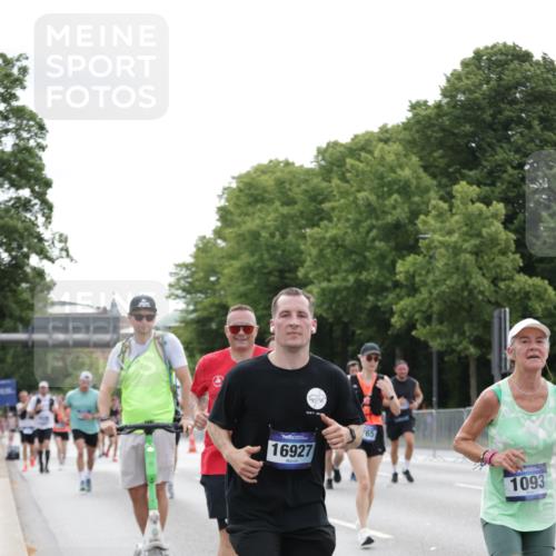29.06.2025 - hella hamburg halbmarathon Jannik Wohlers http://msf.ph/oto/8200868 29.06.2025 10:25:21 Lombardsbrücke 1305, 1479, 1481, 3343, 3765, 4378, 4797, 5028, 6663, 8881, 9811, 10104, 10219, 11596, 11699, 12074, 12505, 12838, 13653, 14223, 14936, 16289, 16354, 16381, 16927, 17369 meine-sportfotos.de