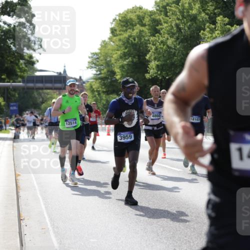 29.06.2025 - hella hamburg halbmarathon Jannik Wohlers http://msf.ph/oto/8200874 29.06.2025 09:47:45 Lombardsbrücke 1385, 1562, 1743, 2714, 2767, 3959, 4602, 4860, 5091, 5315, 6684, 6829, 6990, 8362, 8933, 10384, 10900, 11202, 11227, 11620, 11745, 11929, 12290, 12514, 12865, 13595, 13854, 14387, 14875, 14908, 14934, 15015, 15261, 15415, 15701, 15959, 16119, 16158, 17024, 17217, 18103, 18573, 18584, 18679, 18841 meine-sportfotos.de