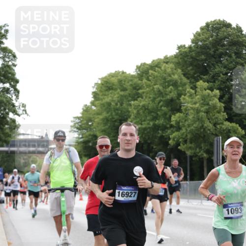 29.06.2025 - hella hamburg halbmarathon Jannik Wohlers http://msf.ph/oto/8200882 29.06.2025 10:25:21 Lombardsbrücke 1305, 1479, 1481, 3343, 3765, 4378, 4797, 5028, 6663, 8881, 9811, 10104, 10219, 11596, 11699, 12074, 12505, 12838, 13653, 14223, 14936, 16289, 16354, 16381, 16927, 17369 meine-sportfotos.de