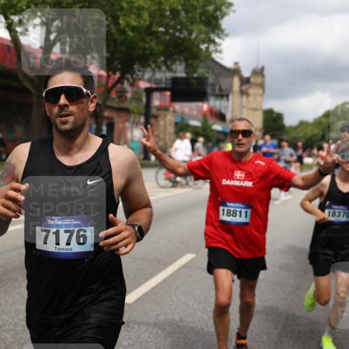 29.06.2025 - hella hamburg halbmarathon Yannick Fuchs http://msf.ph/oto/8200893 29.06.2025 10:44:43 20KM 1119, 1399, 1461, 1466, 1507, 1630, 1750, 1817, 2207, 3654, 4077, 4127, 4346, 5115, 6027, 6662, 6712, 6795, 7052, 7176, 7397, 7583, 7930, 7932, 8117, 8572, 8704, 8819, 9057, 10371, 11356, 11455, 11607, 12624, 13008, 13609, 13687, 13701, 13875, 14034, 14257, 14626, 15362, 15395, 15803, 15950, 16716, 16806, 17179, 17221, 17247, 17384, 18006, 18066, 18370, 18394, 18489, 18657, 18658, 18811 meine-sportfotos.de