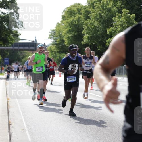 29.06.2025 - hella hamburg halbmarathon Jannik Wohlers http://msf.ph/oto/8200905 29.06.2025 09:47:45 Lombardsbrücke 1385, 1562, 1743, 2714, 2767, 3959, 4602, 4860, 5091, 5315, 6684, 6829, 6990, 8362, 8933, 10384, 10900, 11202, 11227, 11620, 11745, 11929, 12290, 12514, 12865, 13595, 13854, 14387, 14875, 14908, 14934, 15015, 15261, 15415, 15701, 15959, 16119, 16158, 17024, 17217, 18103, 18573, 18584, 18679, 18841 meine-sportfotos.de
