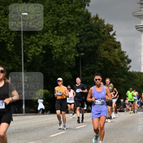29.06.2025 - hella hamburg halbmarathon Dr. Thomas Lammeyer http://msf.ph/oto/8200911 29.06.2025 10:11:43 Kennedybrücke 1173, 1893, 1993, 2136, 3929, 4262, 5242, 5899, 5926, 6196, 6517, 6518, 6707, 6713, 6715, 6833, 7476, 7503, 7760, 8585, 9967, 10283, 10700 meine-sportfotos.de